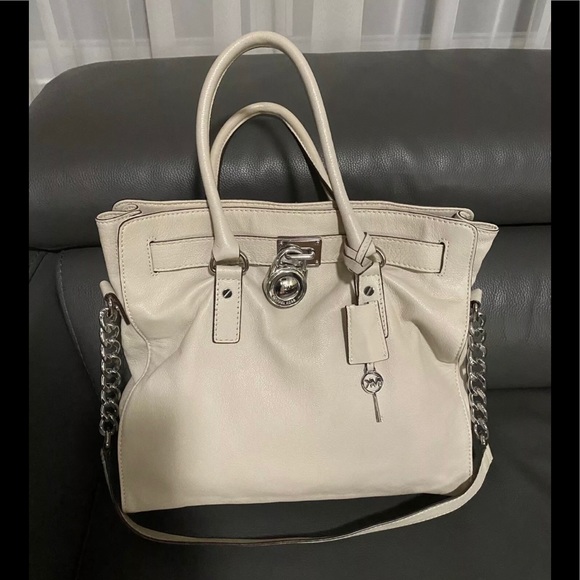 MICHAEL KORS Hamilton Cream Leather Large Satchel Shoulder Bag With Lock/Key 🔐 - Picture 2 of 11